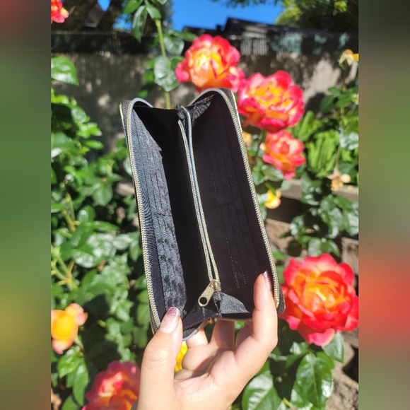 Pokémon Pikachu Metallic Wallet - Picture 3 of 9